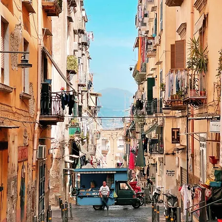 Neapolitantrips بيت ضيافة 3*